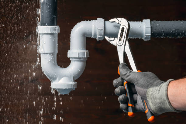 Professional Emergency Plumber technician working in Deatsville, AL